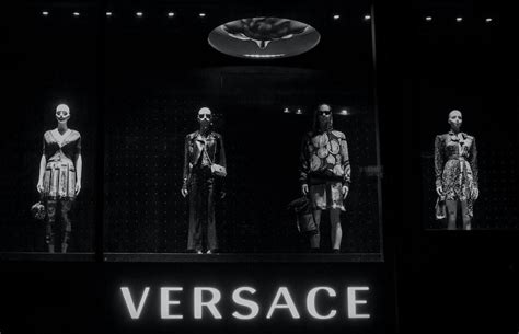 l'histoire de versace|versace femme.